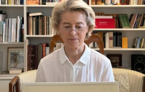 пневмонията фон дер лайен вкъщи снимка