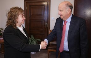 киселова срещна посланика сащ изрази съболезнования загиналите пожарите