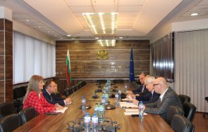 министърът регионалното развитие проведе среща представители синдикати браншови организации