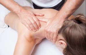 млада жена почина наместване врата