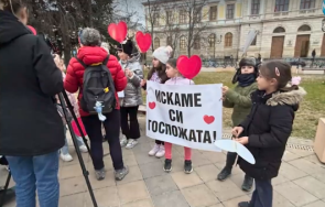 родители русе организираха протест защита учител
