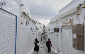стотици напуснаха санторини заради серията трусове