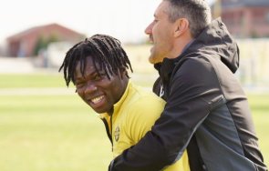 магазинът работи ботев пловдив продава черна перла стандард лиеж