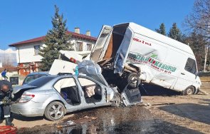 бясна гонка 200 два буса помляха равно поле