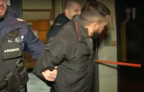 щракнаха белезниците пезевнк пребил годишна социален дом искала проституира