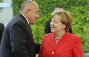 меркел подари книгата бойко борисов написа лично посвещение