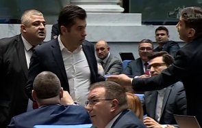първо пик вижте целия скандал киро лидерът промяната превъртя скочи бие депутати дпс ново начало снимки