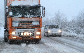 снежен капан закъсали тирове района враца