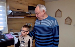 живеят годишният мартин дядо бригада нов дом