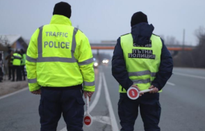 хванаха годишен волана кола чужди регистрационни табели