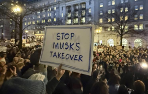 тръмп спря уволненията стотици федерални служители работещи програмите ядрени оръжия сащ