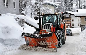 малък снегорин обърна околовръстното бояна