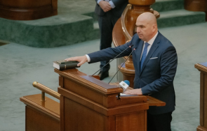 илие боложан поема временно президентските правомощия румъния