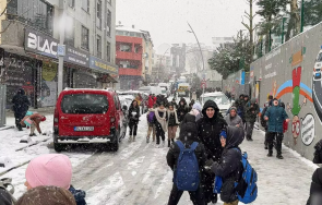 необичайно време сняг заваля азиатските квартали истанбул