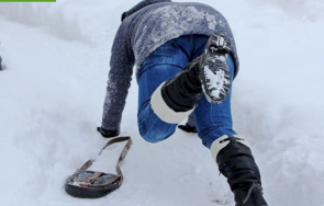 травми заради заледяванията близо 400 души потърсили помощ пирогов