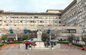 умират папите