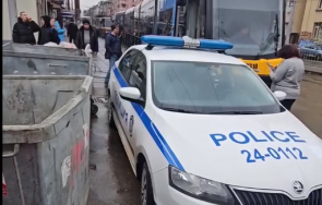 ало мвр полицаи блокираха патрулка трамвайни релси центъра софия