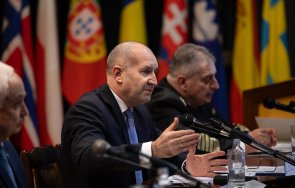 румен радев протича безпрецедентна мащаб динамика промяна средата сигурност категорично съм против изпращането български войски украйна