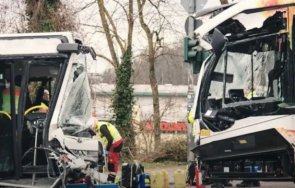 два автобуса удариха челно германия сред пострадалите деца градина видео