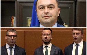 трима депутати заклеха парламента друг напусна подаде оставка