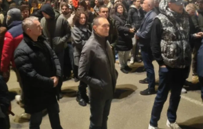 опасна компания киро божков младежи дерибеи доган събраха протест