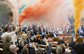 глобяват депутатите опитали провалят гласуването забрана гей парада унгария