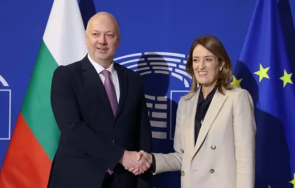 ключова среща премиерът желязков разговаря роберта мецола