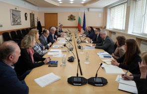 министър дилов кнсб договориха възобновяване работата отрасловите съвети тристранно сътрудничество