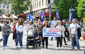 работещите здравеопазването решават протести