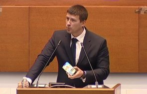 става заразно нов шпионин парламента лидер опозиционна партия записва колегите видео
