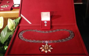 министър бачев връчва наградите златен век