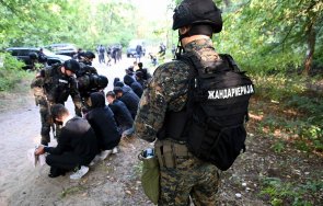 нелегални мигранти откриха огън сръбската гранична полиция един нападателите ликвидиран
