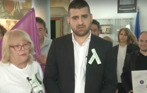 библиотекари протест искане високи възнаграждения