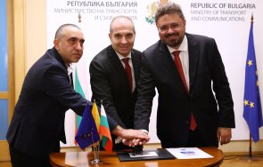 вицепремиерът караджов валидира пощенска марка ата световна среща българските медии