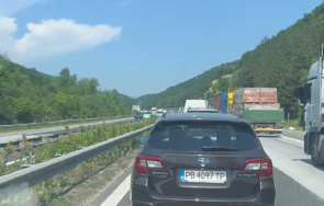 катастрофа микробус тир тракия шофьор заклещен снимка