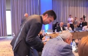 горещо пик киро ухилен уши тръгна ръкостиска костов командира отрази видео