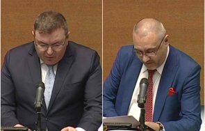 мъка депутатите прегърбиха заради новата аудио система снимки