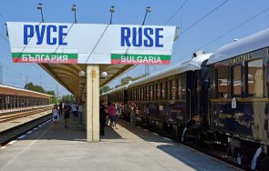 българи чужденци седяха блокирани два часа вагон гарата русе