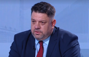 гонка задържаха агресивен опасен чужденец издирван червена бюлетина