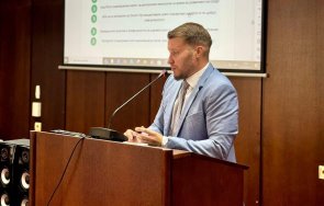 арти един друг стана доктор