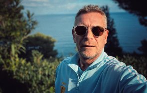 пик ретро юлиан вергов подкара женски скутер папарашки снимки