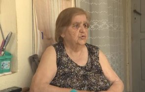 болна възрастна жена oстана без пенсията източи банковата карта