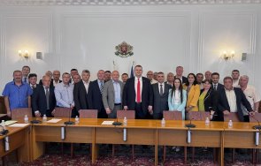 първо пик делян пеевски важни заръки кметове общински съветници имаме една мисия променяме нашите населени места помагаме хората имаме силата управляв