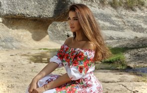 райна захапа своя колежка