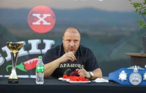 българин постави световен рекорд с лютата чушка света carolina reaper