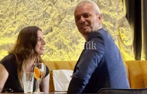 пик копейкин отчаян пиар краха протестите цъфна флорчето лъскаво заведение центъра софия пийва фрешове налива аперол папарашки снимки