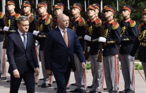 военни почести беше посрещнат премиерът желязков официалното посещение молдова снимки