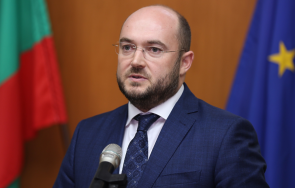 министър министър алармира опити присвояване апетитни имоти милиони левове