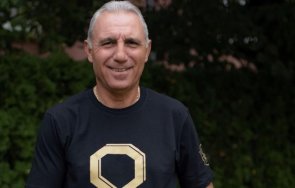 пик ретро христо стоичков заведе внучката море снимки