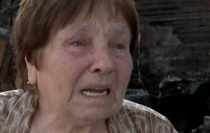 без дом огъня десетки помагат възрастни хора възстановят къщата